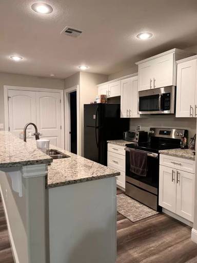 Main picture of 2211 S Pearl Ave