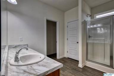 Main picture of 101 Lincoln Gray Cir