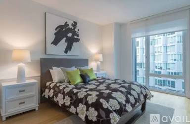 Main picture of 605 W 58th St