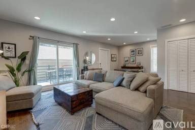 Main picture of 2458 N Linden Pl