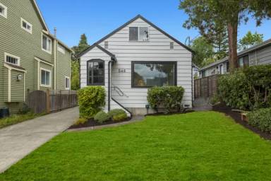 Main picture of 546 NE 84th St