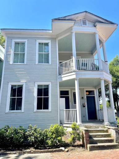 Main picture of 309 W 31st St