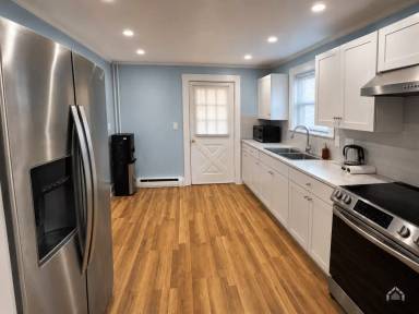 Main picture of 326 Eastern Ave