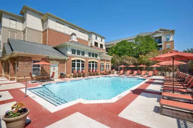 Main picture of The Courts at Huntington Station