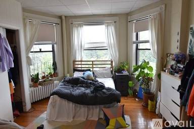 Main picture of 13 Bay State Rd