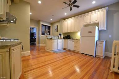 Main picture of 15 Englewood Ave
