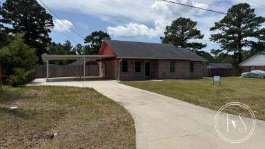 Main picture of 142 NE Shayna Dr