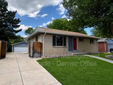 Main picture of 2255 S Clermont St