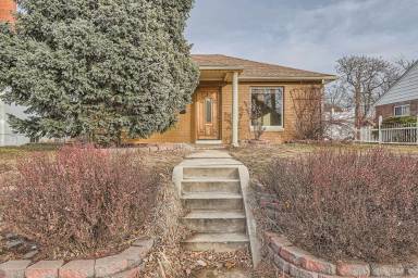 Main picture of 2420 N Race St