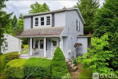 Main picture of 702 Walnut St