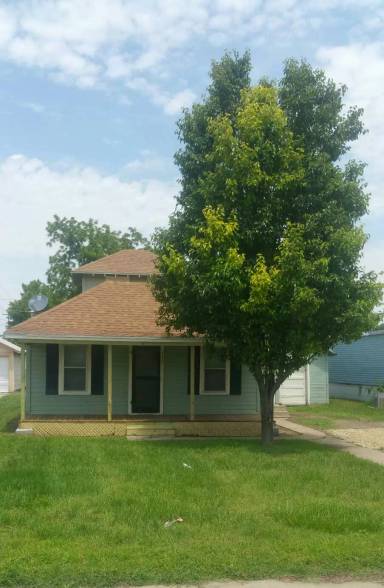 Main picture of 115 E Grand Ave