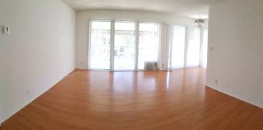 Main picture of 133 S Swall Dr