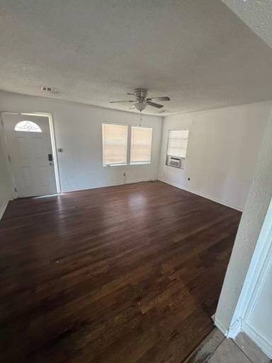Main picture of 1617 N Oxford Ave
