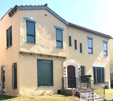 Main picture of 7007 Willoughby Ave