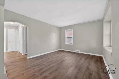 Main picture of 12716 Riad St