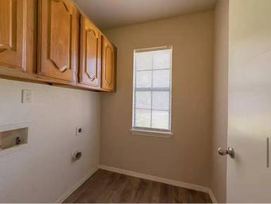 Main picture of 4241 Ireland Dr