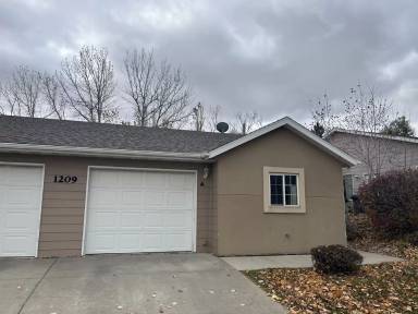 Main picture of 1209 E Oakland St