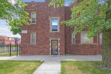 Main picture of 4238 S Michigan Ave