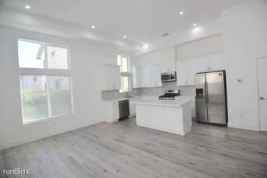 Main picture of 7129-31 S La Cienega Blvd