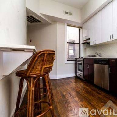 Main picture of 285 Cornelia St