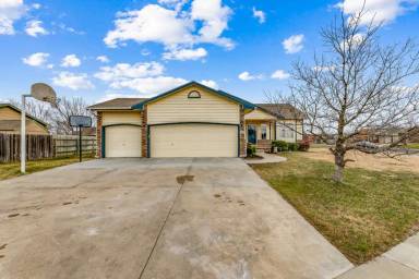 Main picture of 1640 Springfield St