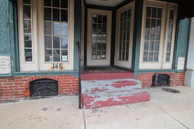 Main picture of 145 E Main St