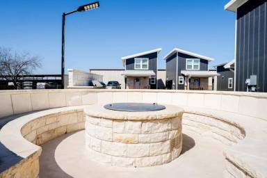 Main picture of 20 Tate Ln
