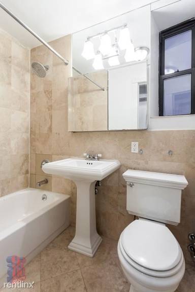 Main picture of 422 E 9th St