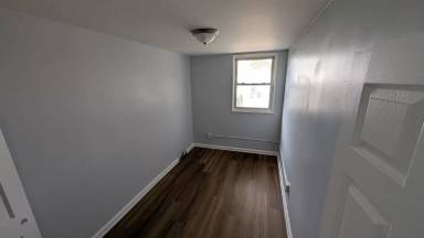 Main picture of 933 E 27th St