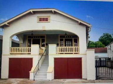 Main picture of 2409 Saint Ann St