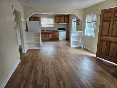 Main picture of 14531 Emory Ave