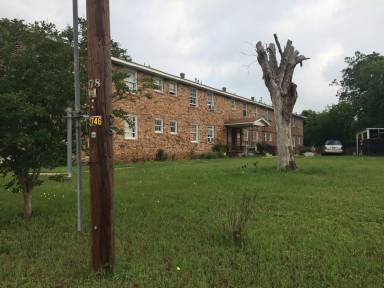 Main picture of 715 W Avenue E