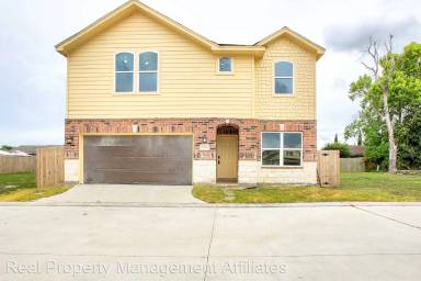 Main picture of 12715 Plummersville St