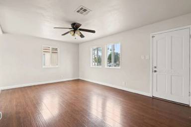 Main picture of 190 E Grand Ave