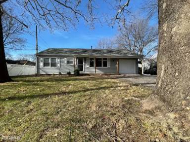 Main picture of 9102 Main St