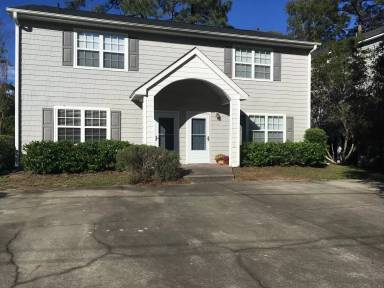 Main picture of 594 Hammock Ave