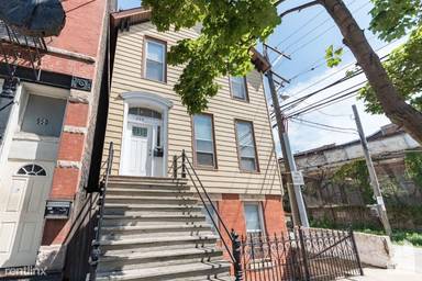 Main picture of 948 W Willow St