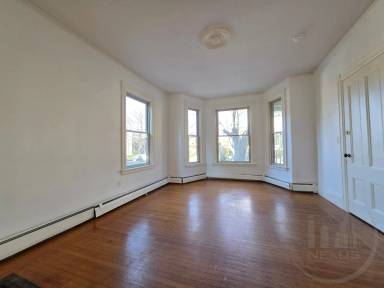 Main picture of 206 Adelaide Ave