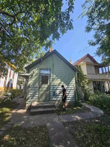 Main picture of 2530 17th Ave S