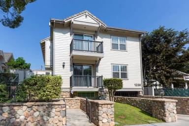 Main picture of 1239 W 30th St