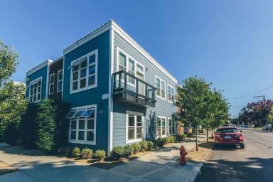 Main picture of 1100 SE Sherman St