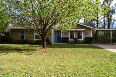 Main picture of 404 Springdale Dr