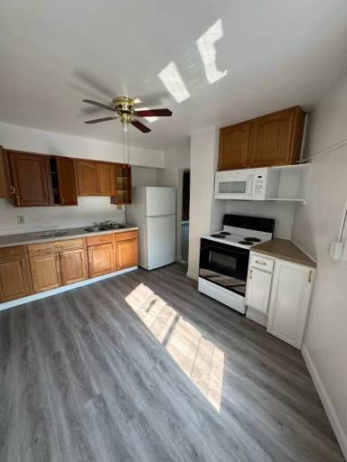 Main picture of 63 E Penn St