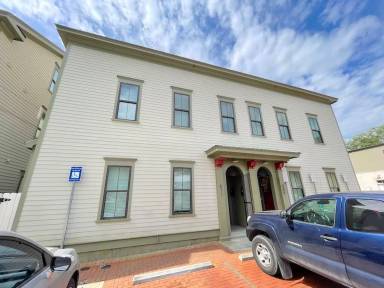 Main picture of 611 E Duffy Ln