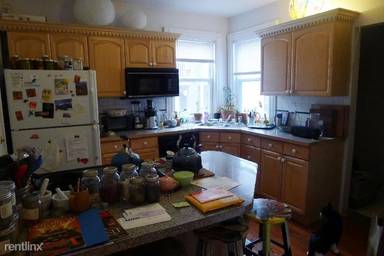 Main picture of 452 Centre St