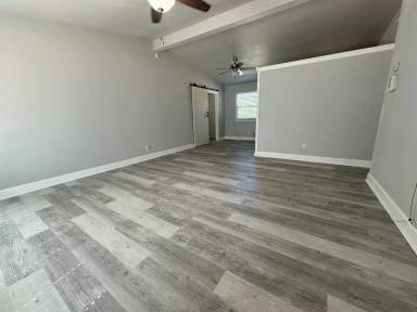 Main picture of 627 E 54th Pl N