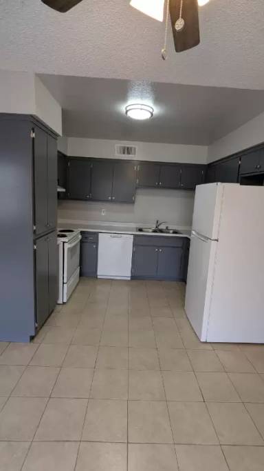 Main picture of 815 N Peach Ave