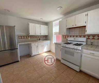 Main picture of 1637 Mahan Ave