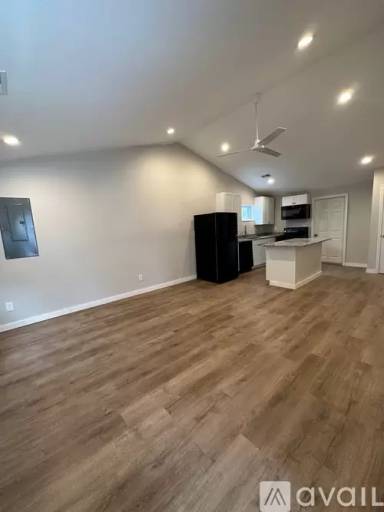 Main picture of 328 Owsley Ave