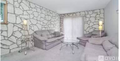 Main picture of 470 Watchogue Rd
